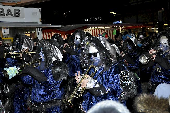 Impression des Umzugs an der Visper Fasnachtseröffnung.