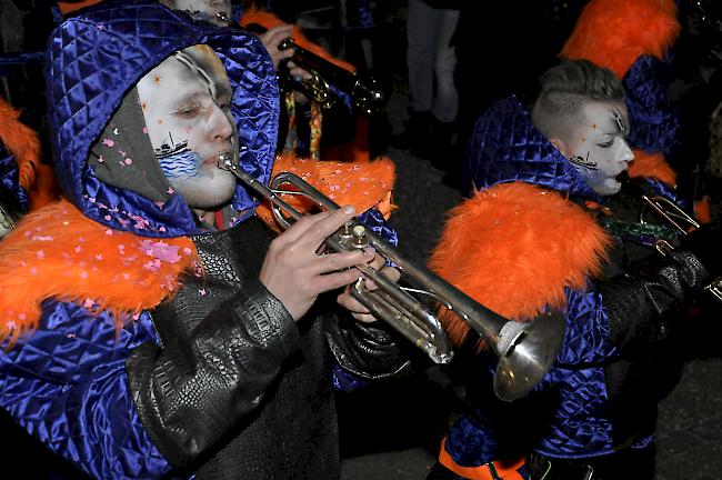 Impression des Umzugs an der Visper Fasnachtseröffnung.