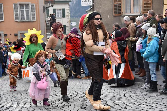 Leuker Fasnachtsimpressionen: Der grosse Umzug in Leuk-Stadt.