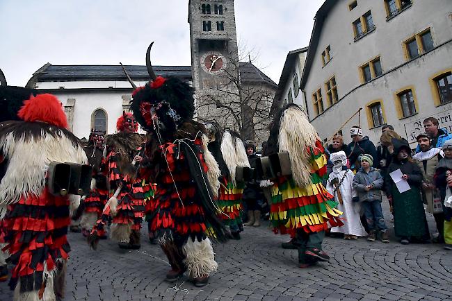 Leuker Fasnachtsimpressionen: Der grosse Umzug in Leuk-Stadt.