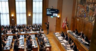 SVP tr&auml;gt ihren Widerstand gegen das Rahmenabkommen mit der EU in die Kantone. (Symbolbild: Walliser Parlament)