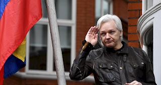 Der WikiLeaks-Gr&uuml;nder Julian Assange sitzt weiter im Exil fest.