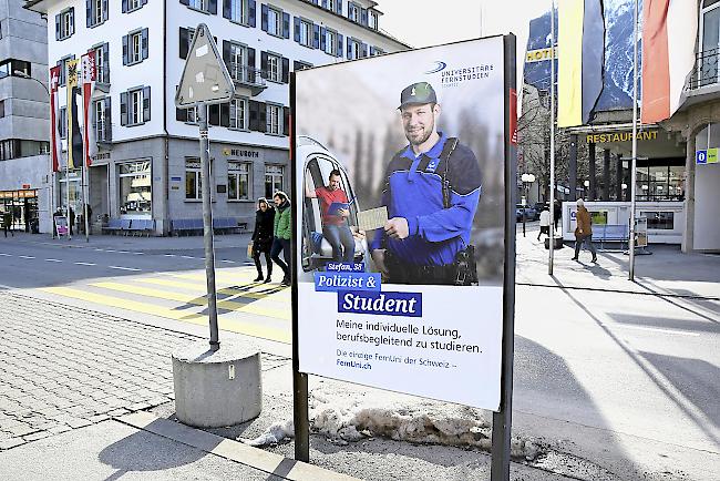 Für ihre Plakatkampagne setzt die FernUni auf Models. Dies bringt mehr rechtliche Sicherheit.