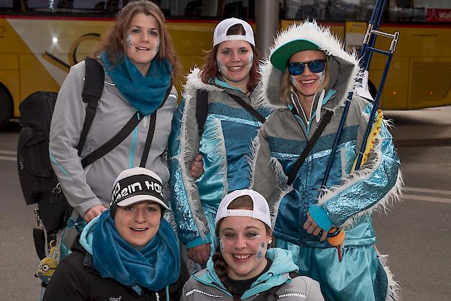 Anita (26), Albertinde (26), Vreni (25), Trudi (22) und Hildegard (21), Mangepan, Mörel.