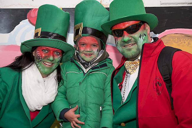 Eveline (42), Hannes (4) und Patric Heldner (31), Ried-Brig.