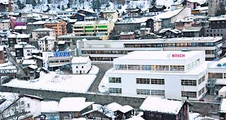 Gespiegelt. Das neue zweist&ouml;ckige Geb&auml;ude soll an jenes angrenzen, das 2011 f&uuml;r die Starlock-Produktion errichtet worden ist, und eine Spiegelung dessen sein. 