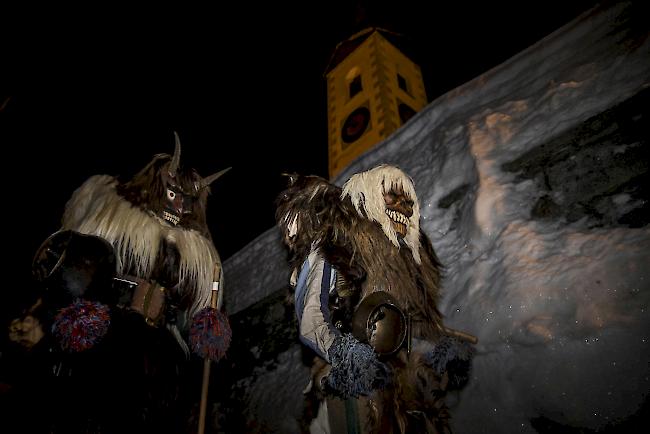 Tschäggätta am traditionellen Tschäggätta-Loif