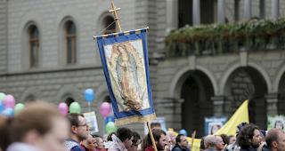 Marsch f&uuml;rs Leben. Die Organisatoren wollen im Mai einen neuen Termin ansetzen (im Archivbild: Marsch beim Bundeshaus iim Jahr 2016).