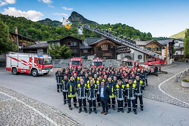 Versammelte Truppe. Die Mannschaft der Feuerwehr Naters auf einen Blick.