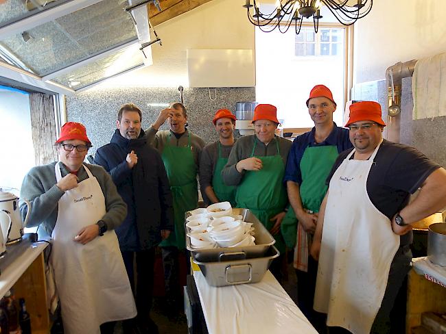 Tischgebet mit Pfarrer Frank Sommerhoff vor dem grossen Schöpfen.