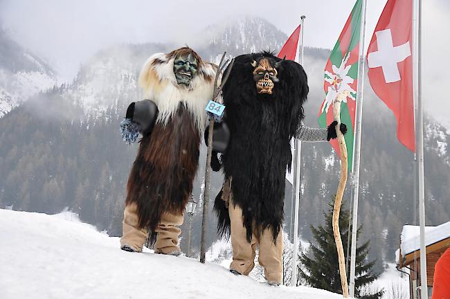 Impressionen des grossen Lötschentaler Fasnachtsumzugs.