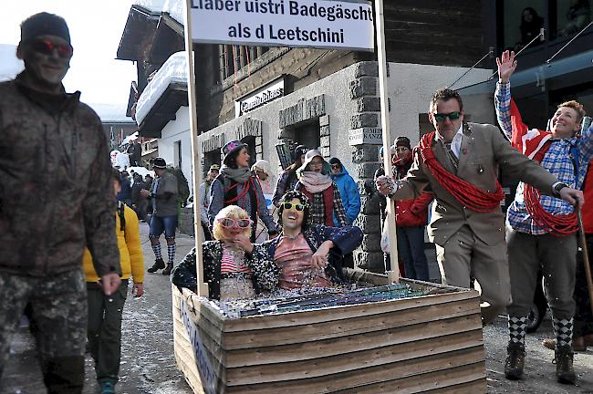 Impressionen des grossen Lötschentaler Fasnachtsumzugs.