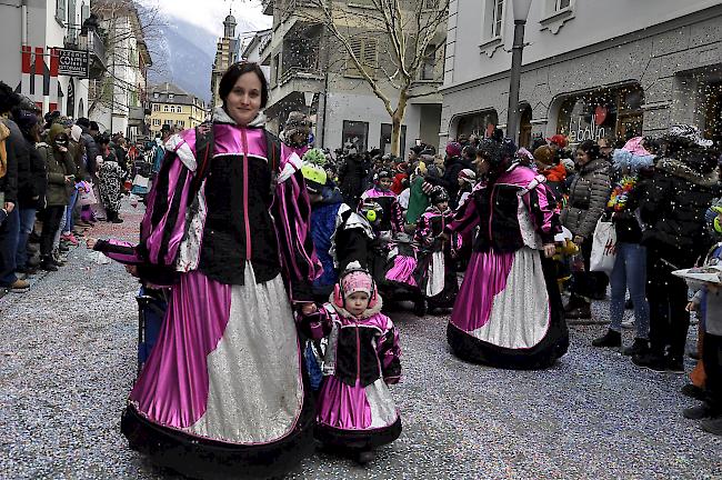 Impressionen des grossen Fasnachtsumzugs in Brig.