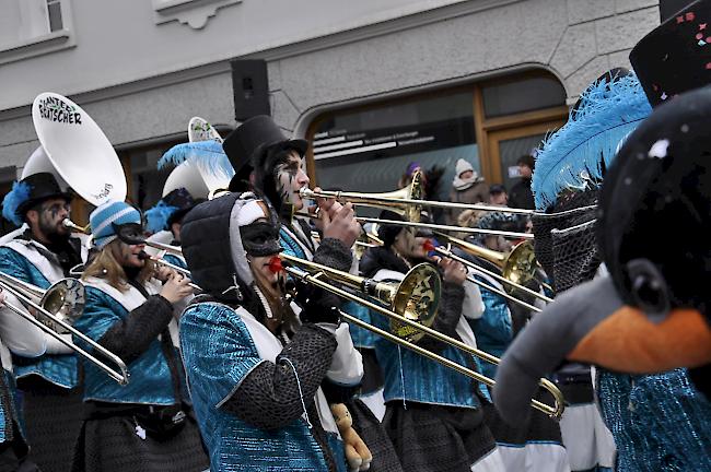 Impressionen des grossen Fasnachtsumzugs in Brig.