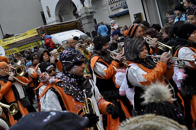 Impressionen des grossen Fasnachtsumzugs in Brig.