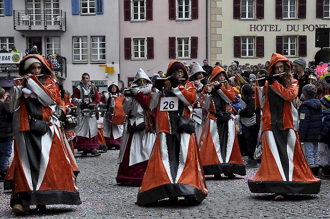 Impressionen des grossen Fasnachtsumzugs in Brig.