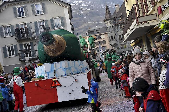 Impressionen des grossen Fasnachtsumzugs in Brig.