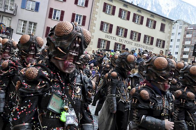 Impressionen des grossen Fasnachtsumzugs in Brig.