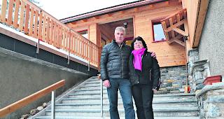 Voller Elan. Thomas Pfister und Fides Auf der Maur sind die Besitzer des neuen Seminar-Hotels Rhodania und wollen mit ihrem Angebot daf&uuml;r sorgen, dass G&auml;ste aus nah und fern mehr &uuml;ber die Albiner Natur und Kultur erfahren.  