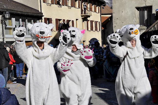 ...und sie tanzen immer noch, die Eisbären der Mangepan aus Mörel.