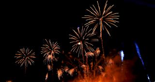 Abgesagt. Lediglich das grosse Feuerwerk am Samstagabend soll beibehalten werden.