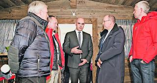 Am falschen Ort. St&ouml;ckli, Stahl, Berset und F&uuml;rst Albert von Monaco (von links) in Korea. 