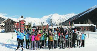 Freude in Sonnenpracht. Die Mitglieder der ersten rotarischen Gommer Schneesporttage&hellip;  