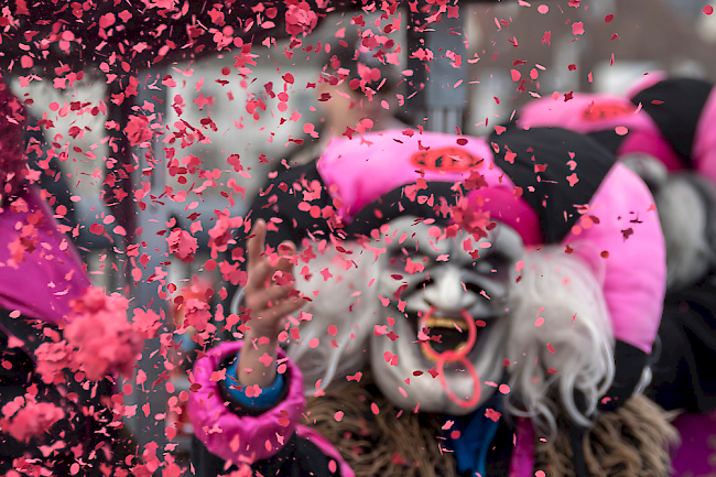 Konfettiregen an der Basler Fasnacht