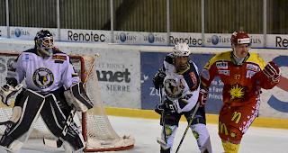 Luca Valenza (rechts) und Siders bezwingen Villars erneut.
