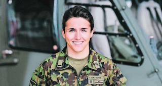 Milit&auml;rpilot. Etienne L&ouml;tscher entschied sich f&uuml;r den Helikopter Super Puma und damit gegen den Kampfjet F/A-18. 