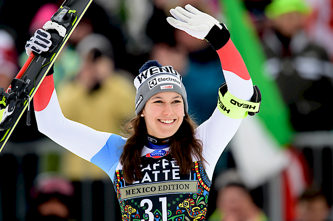 Wendy Holdener feiert ihren 3. Platz.