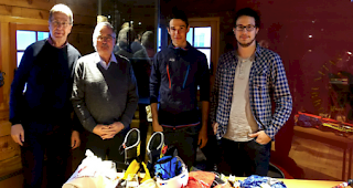 Mitwirkende: Simplon-Tourismus-Pr&auml;sident Urs Zenklusen, Moderator Josef Escher,
Skitouren-Weltmeister Iwan Arnold und Gesch&auml;ftsstellenleiter Silvio Burgener (von links).