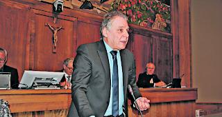 Unter Beschuss. Staatsrat Jacques Melly hat im Quecksilber-Dossier m&auml;chtig &Auml;rger. Nun soll sich eine GPK damit besch&auml;ftigen. 