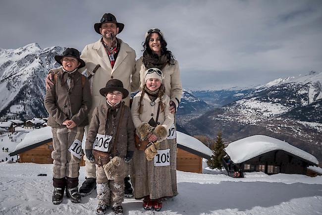 Luca, 10, Noa, 6, Mia, 8, Mathias, 40, Katja, 35, alle fünf aus Naters.
