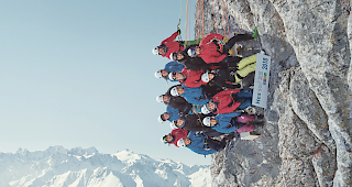 Die HES-SO Valais-Wallis schiesst das h&ouml;chstgelegene Klassenfoto der Schweiz.