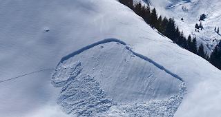 Ungl&uuml;cksstelle. Das Opfer ist nach seiner Bergung im Spital von Sitten verstorben.