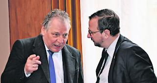 Nur eine Schlacht verloren. Staatsrat Jacques Melly (mit CVPO-Fraktionschef Philipp Matthias Bregy) darf die Gemeinden nur mit zwei Prozent an den Kosten der R3 beteiligen. 