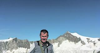 Vorsicht ist geboten. Aufgrund der steigenden Temperaturen rechnet Naturgefahrenexperte Peter Schwitter demn&auml;chst vermehrt mit Grundschneelawinen. Dies insbesondere an sonnenexponierten H&auml;ngen unterhalb von 2500 Metern. 