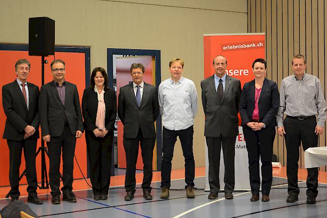 Verwaltungsrat der Raiffeisenbank Mischabel Matterhorn und der Vorsitzende der Bankleitung v.l. Patrick Perren, Martin Kalbermatten, Liliane Brigger, Leo Schuler, Peter Pollinger, Roger Kalbermatten (Präsident), Liliane Andenmatten, Karlheinz Fux (Vorsitzender der Bankleitung)