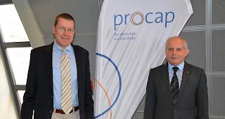 Jahresr&uuml;ckblick. Vereinspr&auml;sident Valentin Pfammatter (l.) und Gesch&auml;ftsf&uuml;hrer Christophe M&uuml;ller luden am Samstag zur 74. Generalversammlung von Procap Oberwallis.