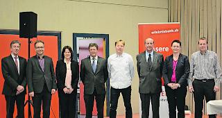 F&uuml;hrung. Von links: Patrick Perren, Martin Kalbermatten, Liliane Brigger, Leo Schuler, Peter Pollinger, Roger Kalbermatten (Pr&auml;sident), Liliane Andenmatten, Karlheinz Fux (Vorsitzender der Bankleitung). 
