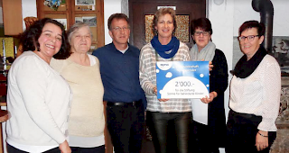 Check&uuml;bergabe (von links): Daniela Pollinger, Regionalsekret&auml;rin Syna; Bernadette Mutter, Kassierin Syna Gesundheitswesen; Johann Tscherrig, Regionalverantwortlicher Syna Oberwallis; Carmen Kalbermatten, Stiftung Sonne f&uuml;r behinderte Kinder; Gaby Salzgeber, Pr&auml;sidentin Syna Gesundheitswesen; Albina Jordan , Aktuarin Syna Gesundheitswesen.