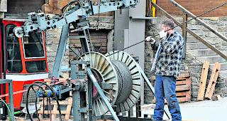 Fleissig. Auf die im Neubau involvierten Personen wartet in den kommenden Wochen und Monaten viel Arbeit. Denn bereits im Dezember dieses Jahres soll die neue Luftseilbahn Stalden-Staldenried-Gspon in Betrieb gehen. 