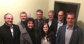 Hinten links: Ralph Lorenz Ralph, German Gruber, Martin Plaschy, Dietmar Willa und Jean-Claude Zeiter. Vorne links: Sabine Grand, Julia Bl&ouml;chlinger und Michel Schnyder.