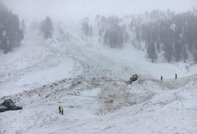 Die beiden geborgenen Franzosen wurden unter 6 Metern Schnee lokalisiert und geborgen. 