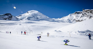 Die anspruchsvolle Piste der Allalin Rennen gilt als die l&auml;ngste Gletscherabfahrt der Welt und ist jedes Jahr erneut eine Herausforderung f&uuml;r die Teilnehmer. 
