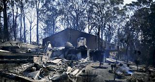 Im Kampf gegen ein Buschfeuer in Australien stehen rund 150 Feuerwehrleute im Einsatz. 