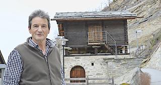 Josef In Albon vor dem "Trielhaus"