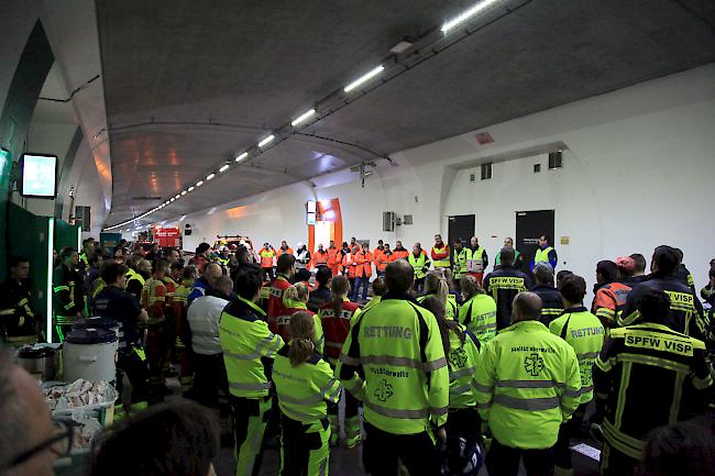 Rund 100 Einsatzkräfte nahmen an der Übung im Tunnel Eyholz teil.