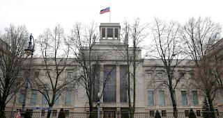 Das Russische Konsulat in Berlin. Deutschland sei weiterhin zu Gespr&auml;chen bereit.
